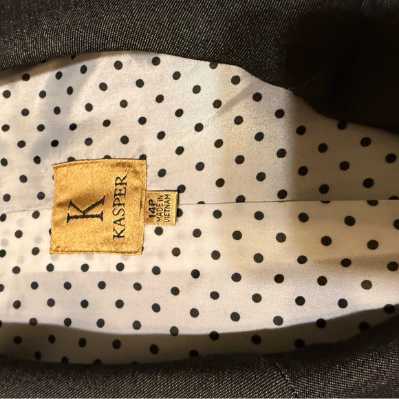 Kasper Women’s Charcoal Gray belted blazer - Picture 9 of 9